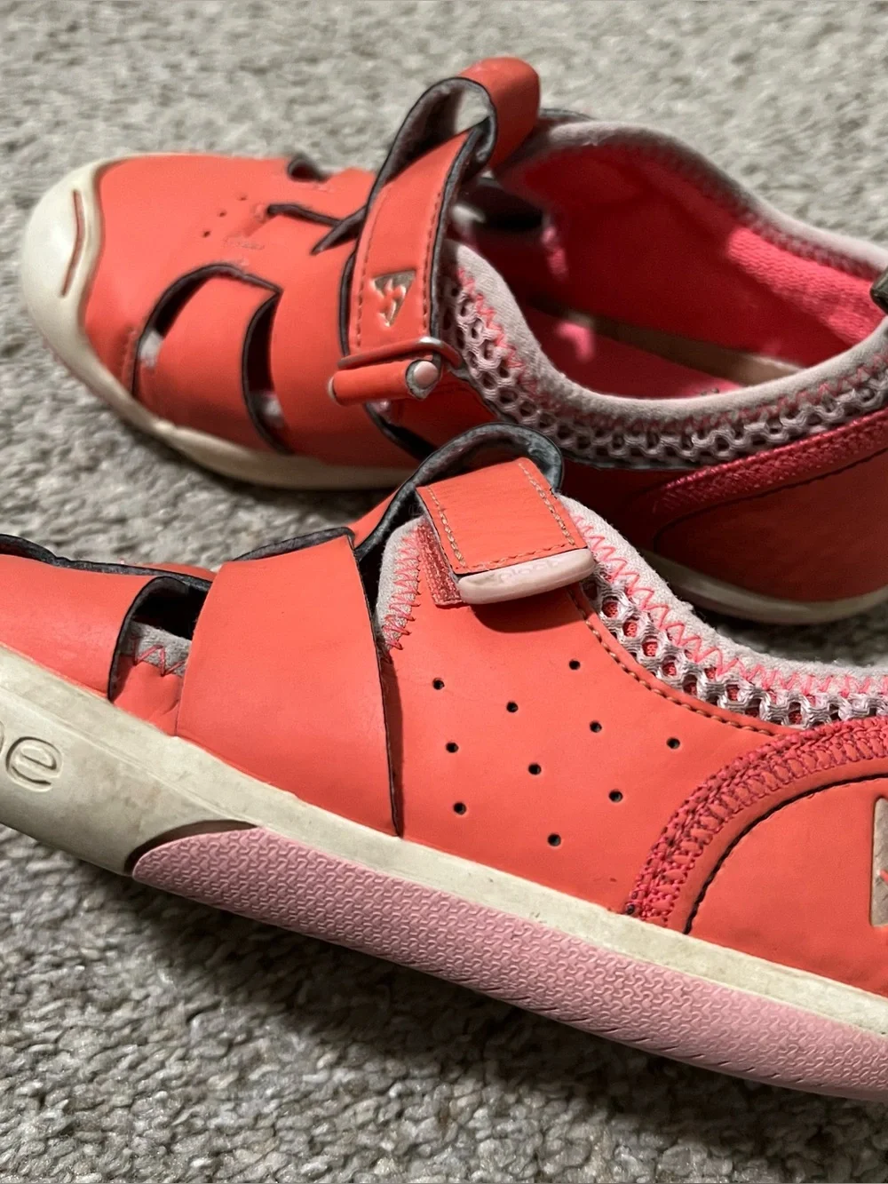 PLAE Kids Coral Pink Closed-Toe Hook-and-Loop Sandals Size 1